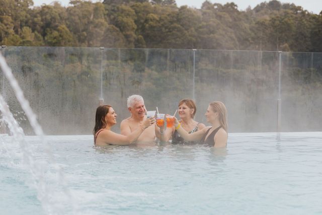 1. As 10 Melhores Fontes Termais do Brasil para Relaxar
2. Águas Termais: Benefícios Comprovados para a Saúde Física e Mental
3. Guia Completo de Caldas Novas e Rio Quente: O Paraíso das Águas Termais
4. Como as Águas Termais Podem Ajudar no Tratamento de Condições de Pele
5. Destinos Sulistas com Águas Termais: Uma Opção de Lazer e Bem-Estar