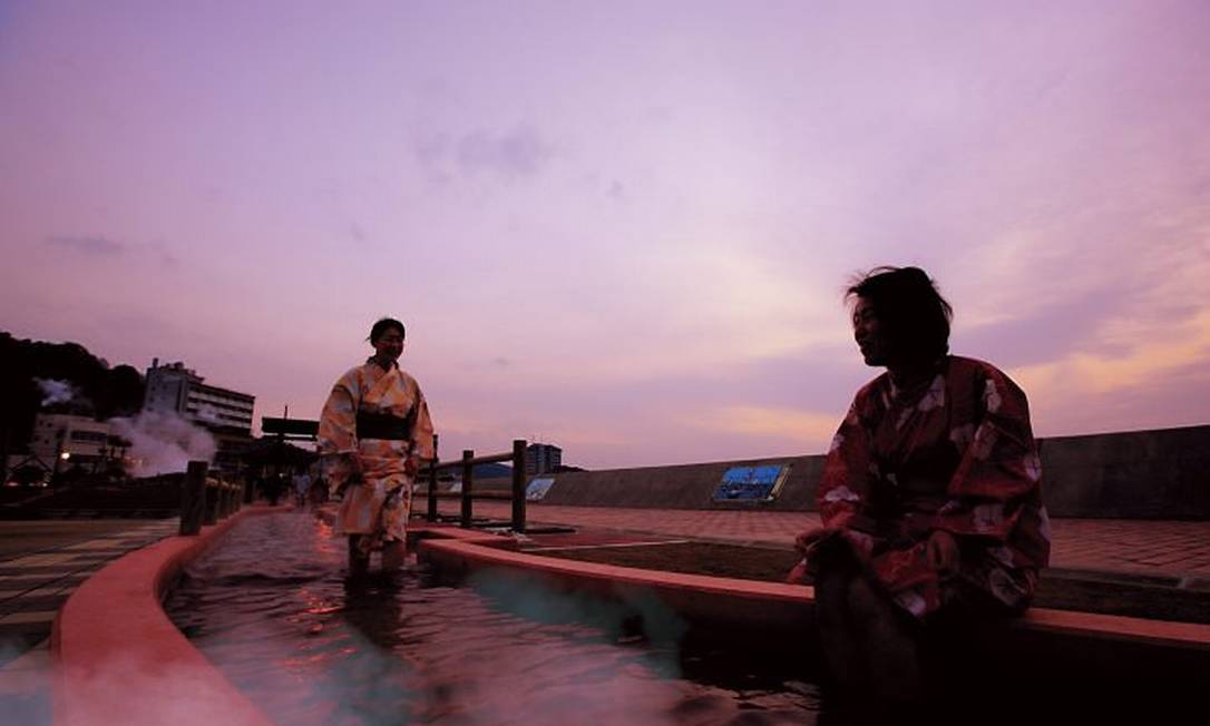 1. As 10 Melhores Fontes Termais do Brasil para Relaxar
2. Águas Termais: Benefícios Comprovados para a Saúde Física e Mental
3. Guia Completo de Caldas Novas e Rio Quente: O Paraíso das Águas Termais
4. Como as Águas Termais Podem Ajudar no Tratamento de Condições de Pele
5. Destinos Sulistas com Águas Termais: Uma Opção de Lazer e Bem-Estar