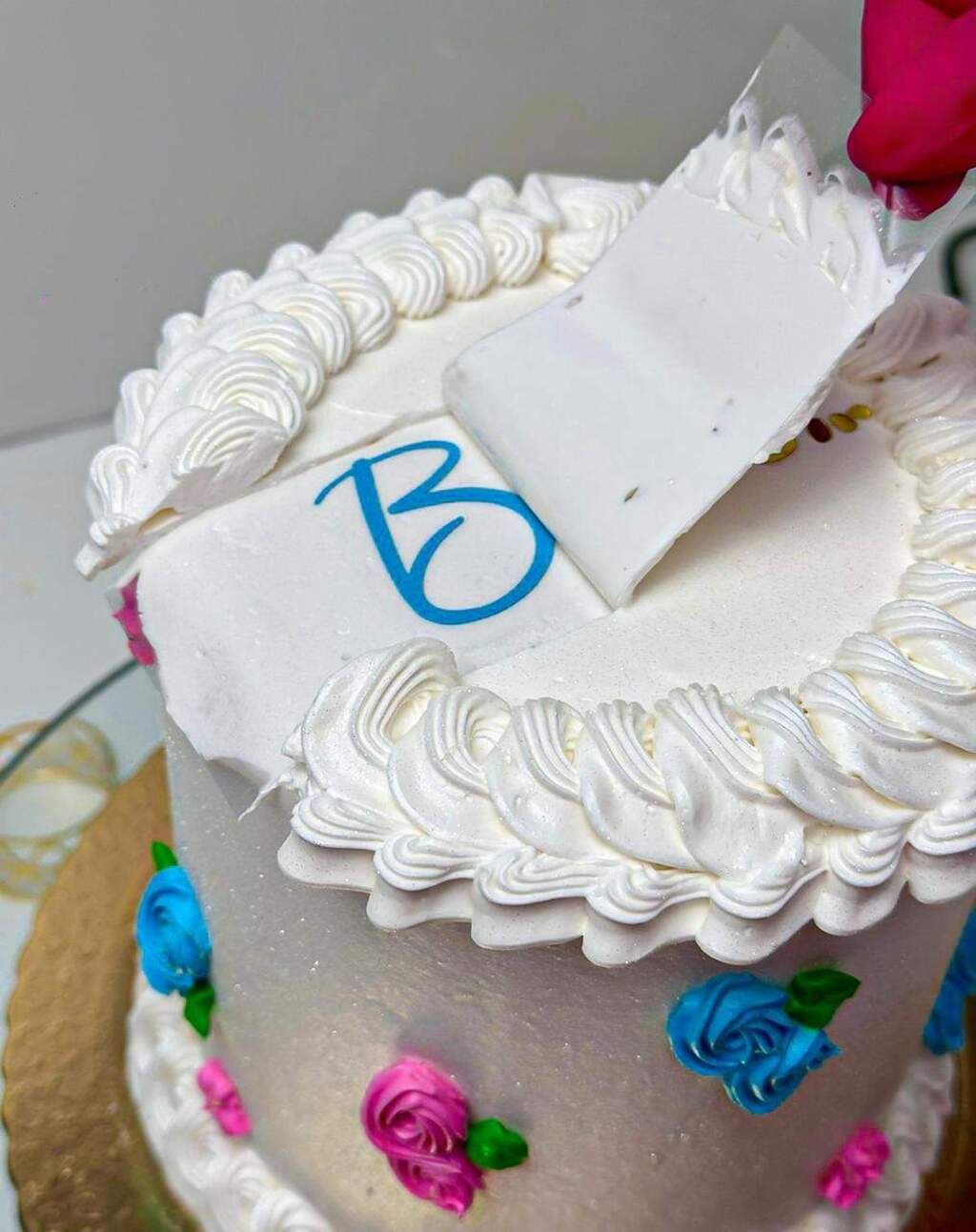 quanto custa um bolo de chá revelação personalizado