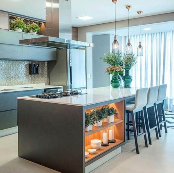 ilha de cozinha com mesa