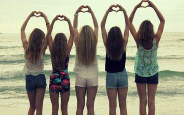 As Melhores Poses e Ideias para Fotos de Amigas Inesquecíveis