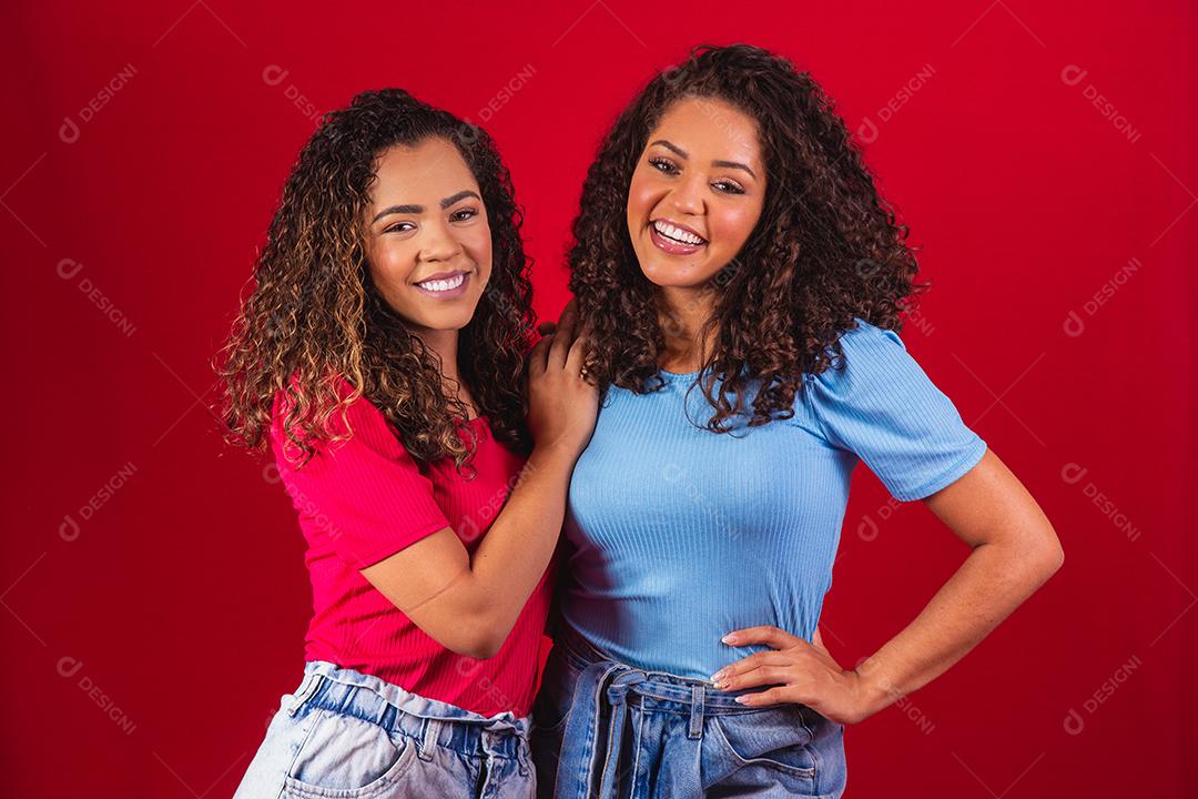 Além da Selfie: Ideias de Ensaio Fotográfico com sua Melhor Amiga