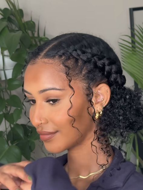 penteados para cabelo cacheado com coque