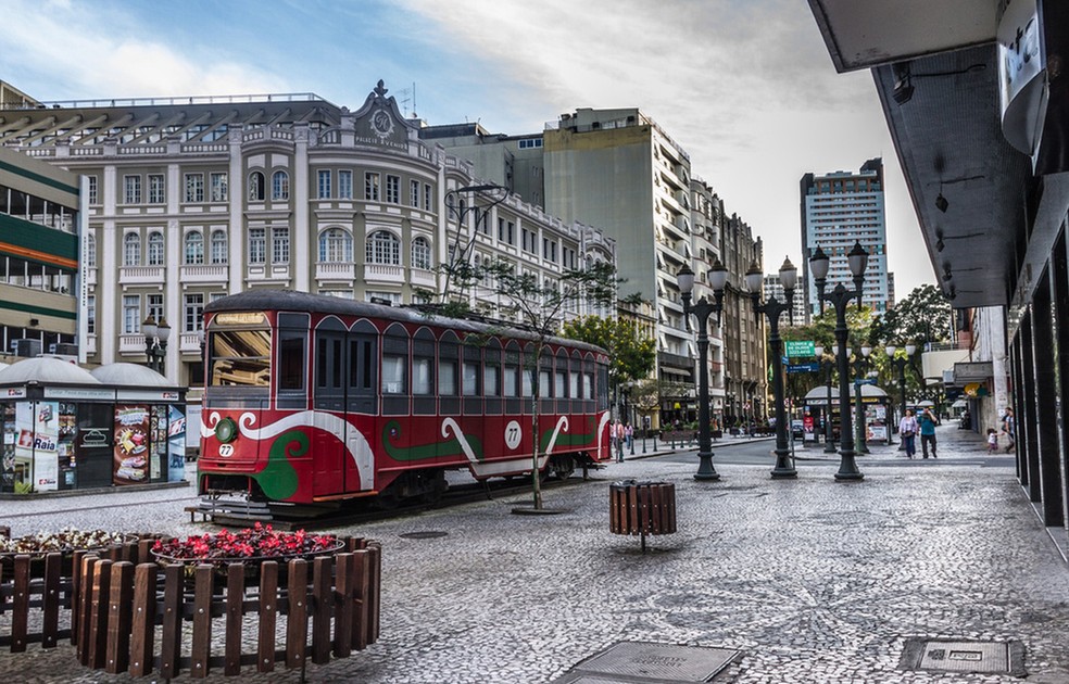Passeio pela Histórica Rua XV de Novembro