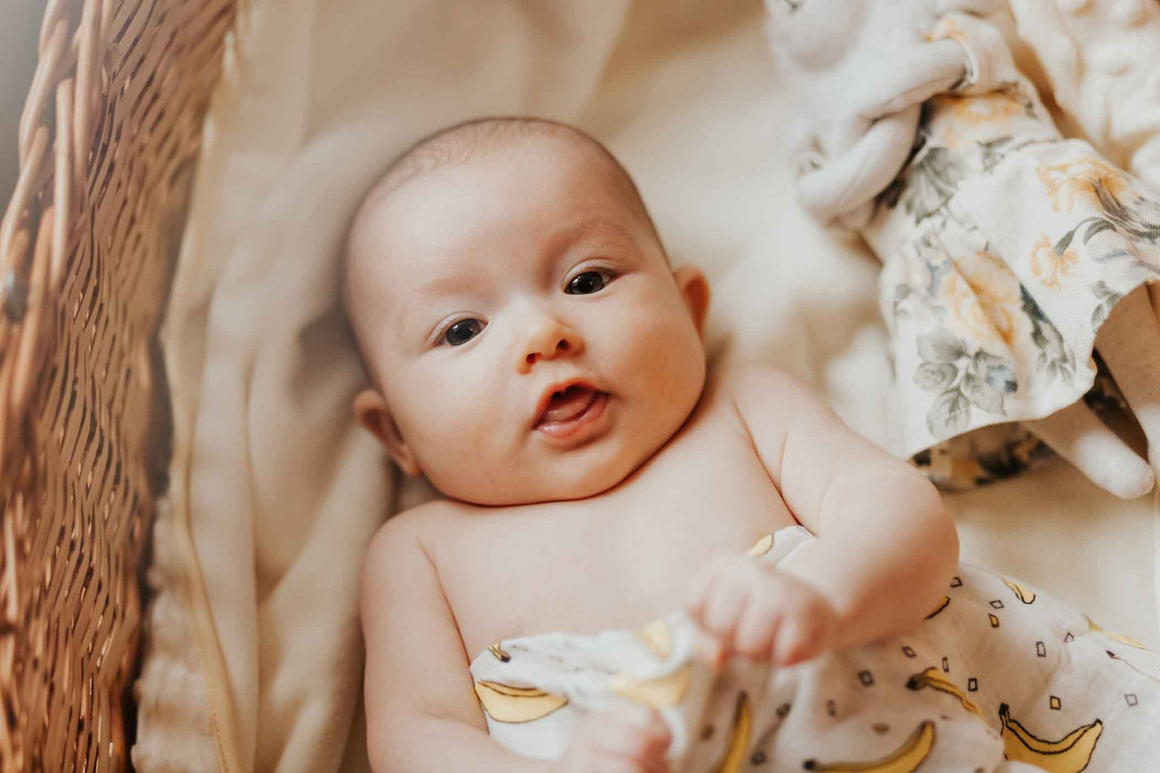 fotos de bebê recém-nascido em casa