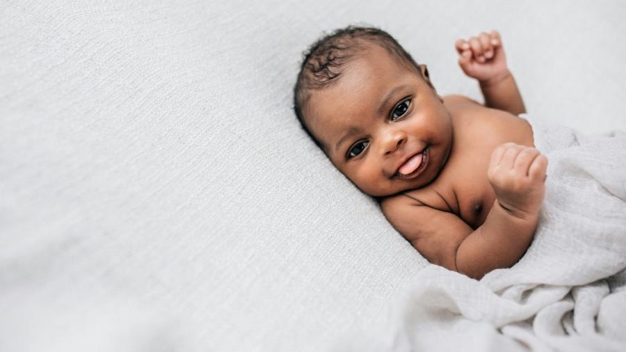 fotos de bebê recém-nascido em casa