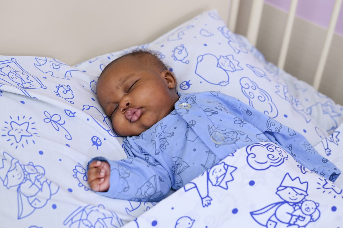 fotos de bebê recém-nascido em casa