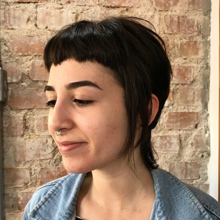 tendências de cabelo curto para rosto redondo