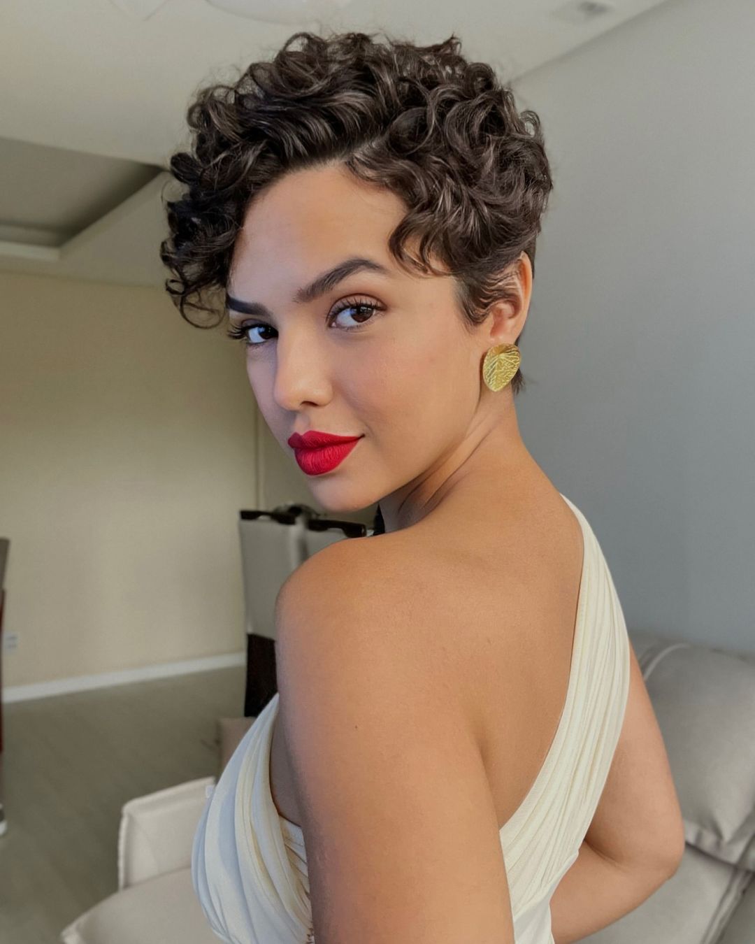 cabelo curto com franja