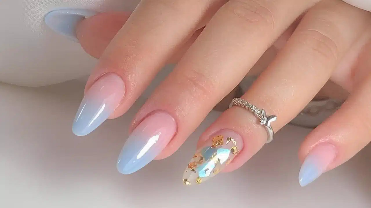 unha em gel azul marinho decorada