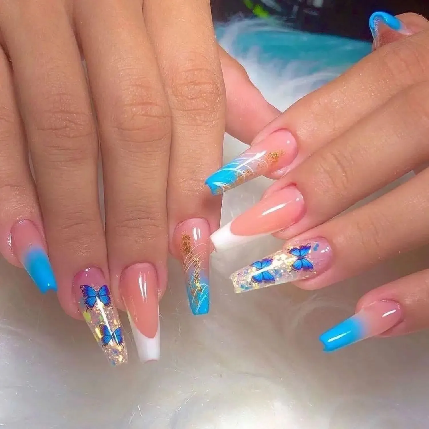 unha em gel azul Tiffany