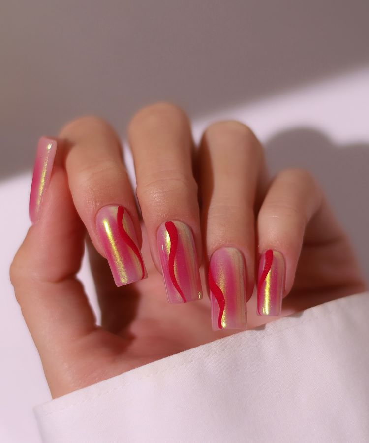 Inspirações de Francesinha Colorida para Unhas Curtas e Eventos Especiais