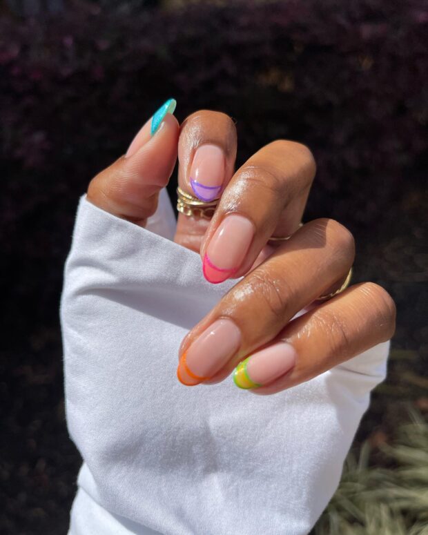 Elegância Silenciosa nas Unhas: Cores e Formatos para uma Francesinha Sofisticada