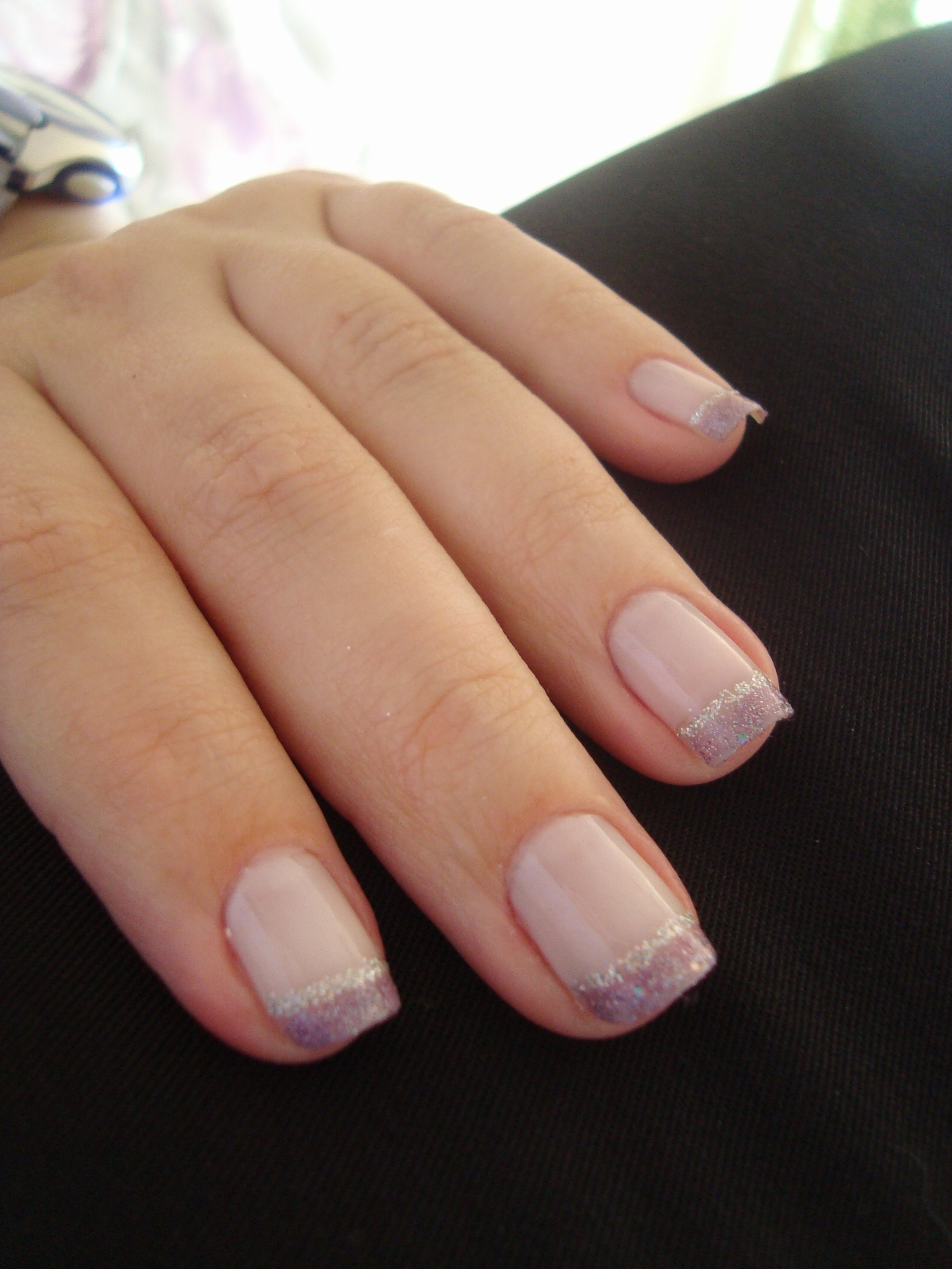 Como cuidar das unhas com glitter