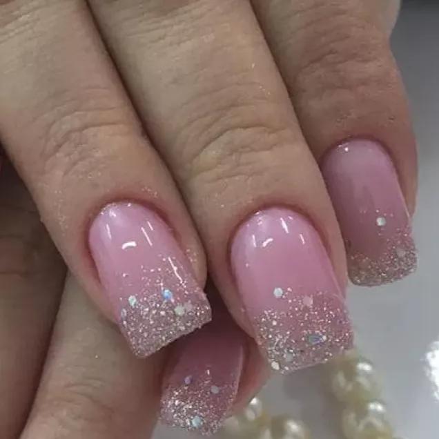 Unhas decoradas para casamento: ideias com glitter