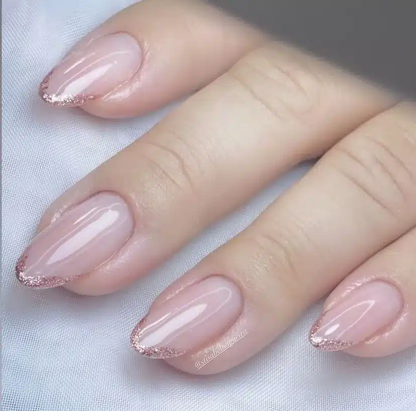 Como cuidar das unhas com glitter