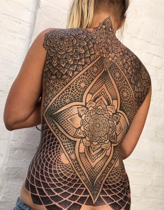 Tatuagens em latim: um toque de sabedoria no seu corpo