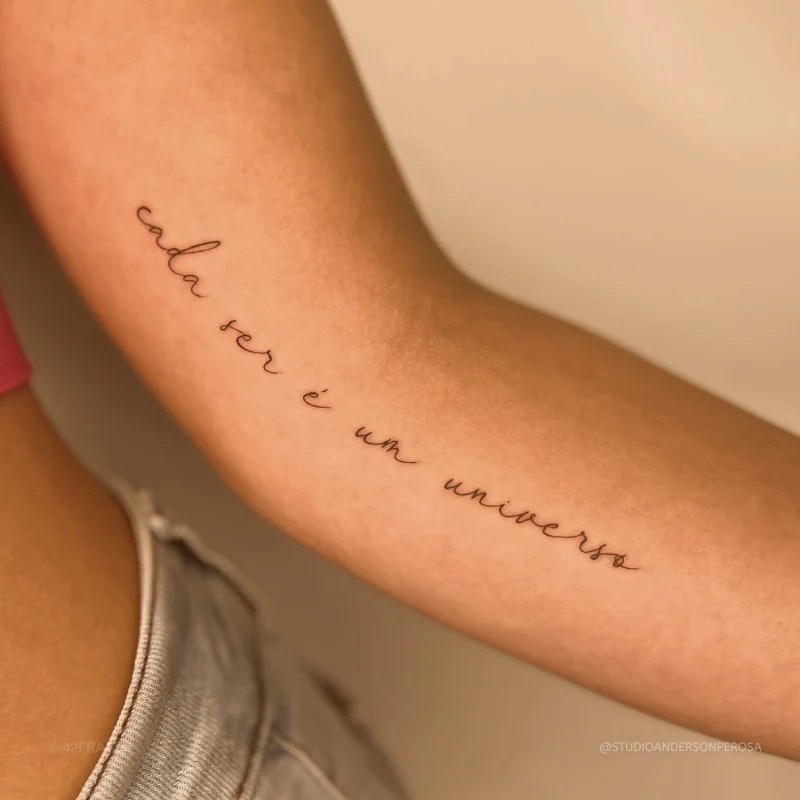 Estilo Fine Line: A Técnica Perfeita para Tatuagens de Frases