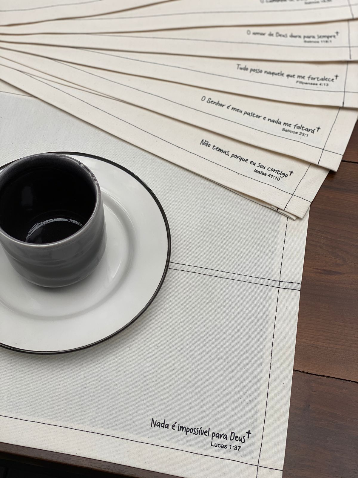 Como usar frases 'em off' para status e legendas