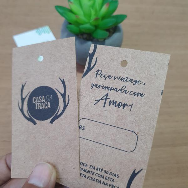 Como as Frases em Tags de Roupa Impulsionam Suas Vendas