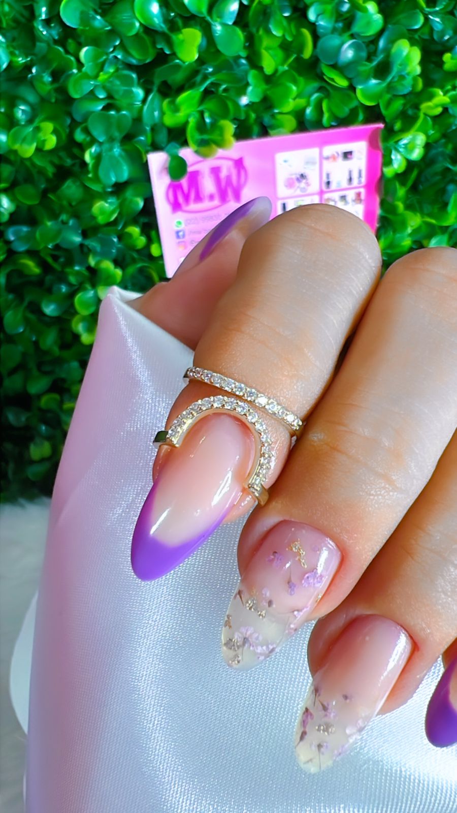 Nail Art Gráfica: 5 Ideias Modernas para Suas Unhas