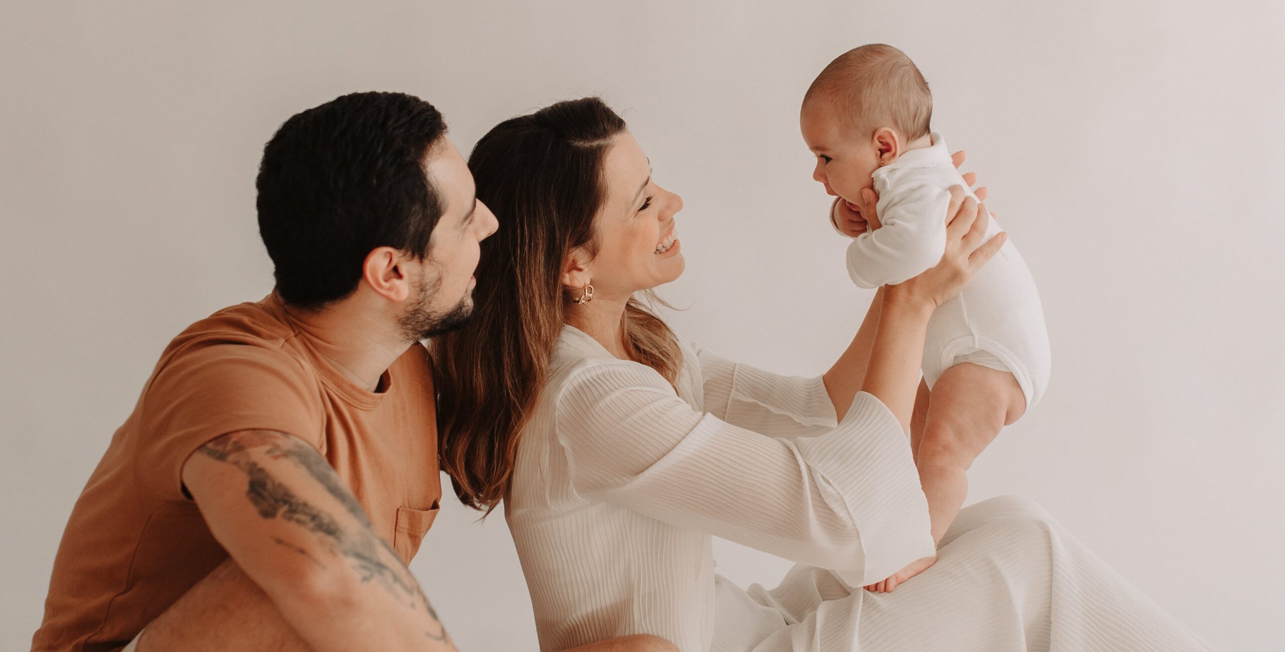 5 ideias de títulos para posts sobre fundos elegantes:
1. Desvende o Poder do Fundo Elegante: Guia Completo para Seus Projetos
2. Minimalismo ou Luxo: Qual Fundo Elegante Combina com Sua Marca?
3. Fontes Secretas de Fundos Elegantes Gratuitos para Designers
4. Transforme Suas Apresentações com Fundos Elegantes: Dicas e Exemplos
5. Do Mármore ao Dourado: Explorando Texturas de Fundos Elegantes