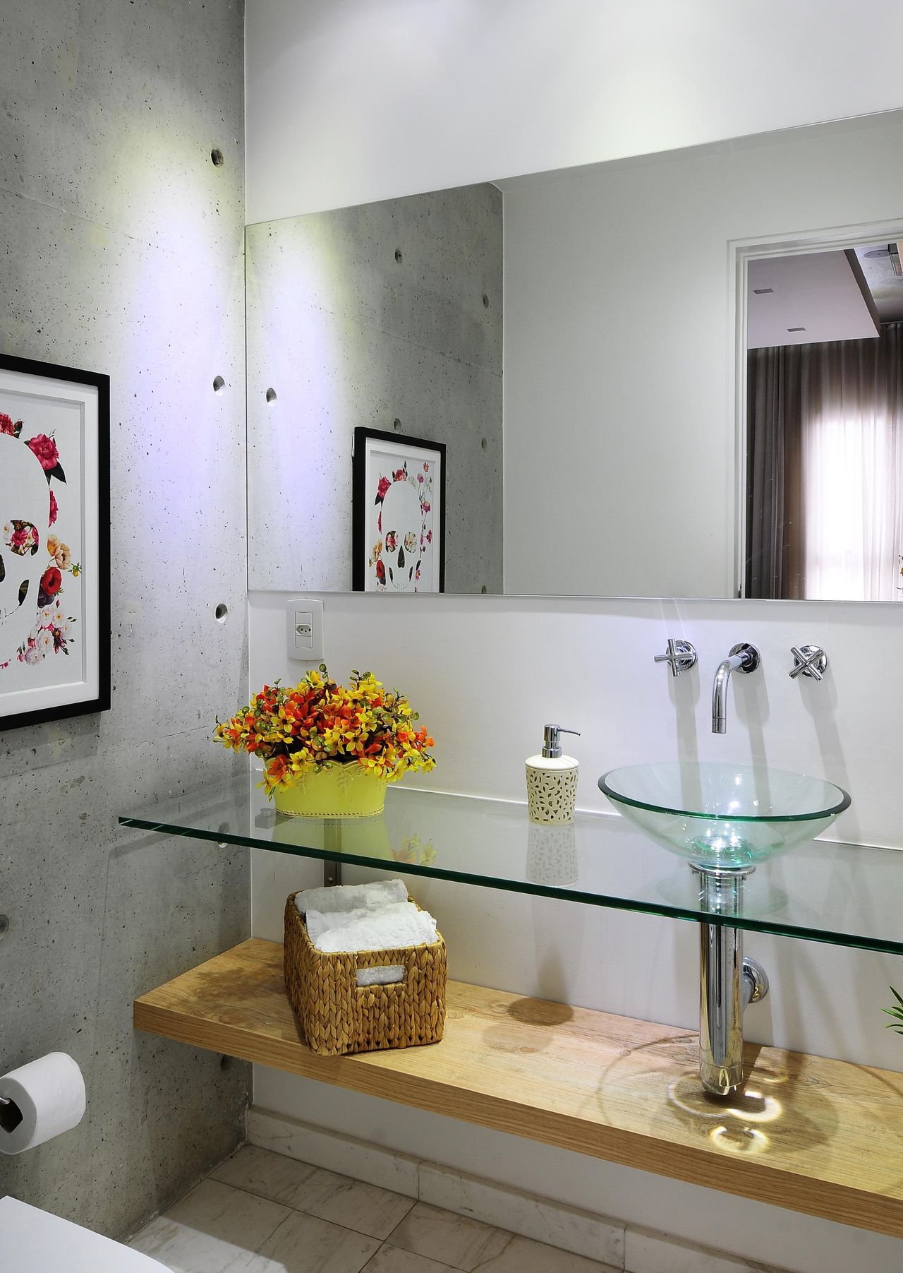 gabinete para banheiro com cuba de vidro e armario superior