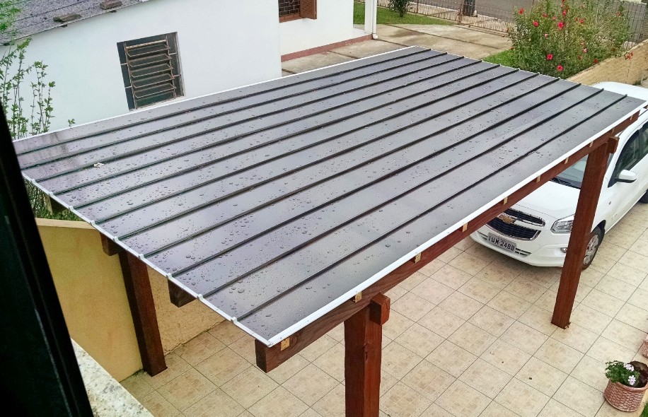 cobertura de garagem estilo pergolado