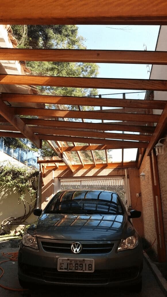 garagem com telhado de pergolado