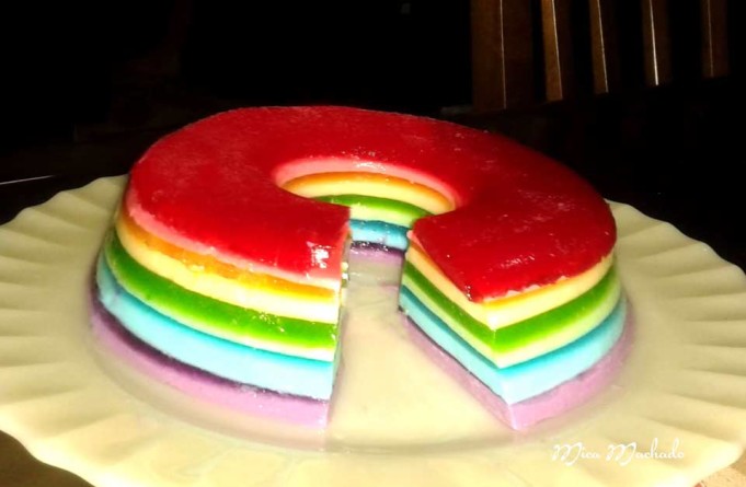 gelatina em camadas colorida