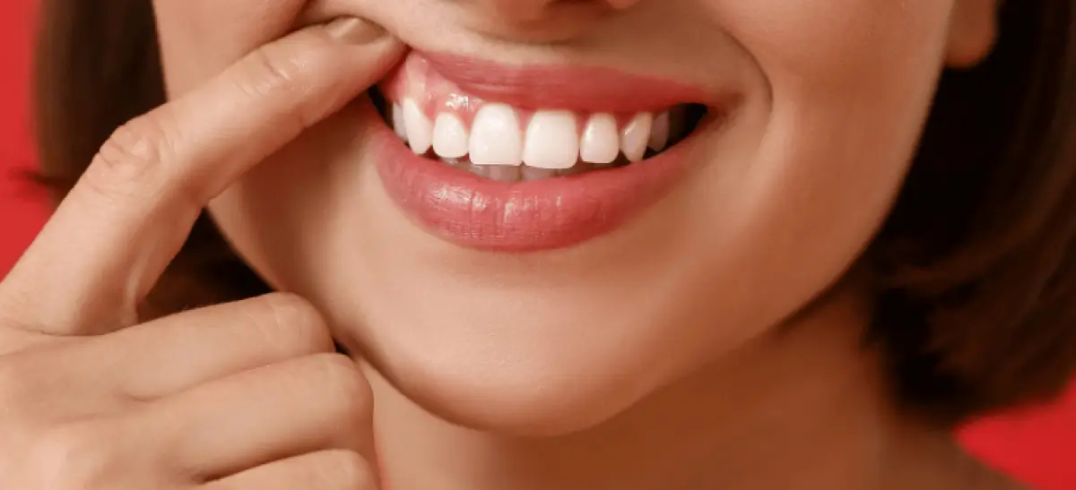 5 ideias de títulos:
1. Gengiva Marrom: Entenda as Causas Naturais e as que Exigem Atenção
2. Melanogengiva: O Que É e Como Tratar Manchas Escuras na Gengiva
3. Tártaro e Medicamentos: Como Eles Podem Escurecer Sua Gengiva?
4. Quando a Gengiva Marrom é um Sinal de Alerta? Procure um Dentista!
5. Procedimentos Estéticos para Gengiva Escura: Peeling e Clareamento