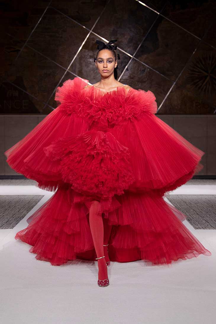O Impacto de Giambattista Valli no Mercado de Luxo Brasileiro