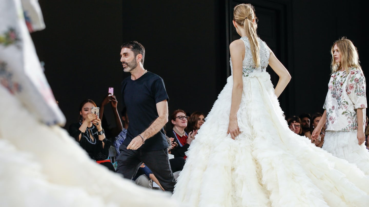Ícones de Estilo: Celebridades que Amam Giambattista Valli