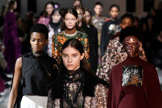 Giambattista Valli: Da Alta Costura às Peças Prontas para Vestir