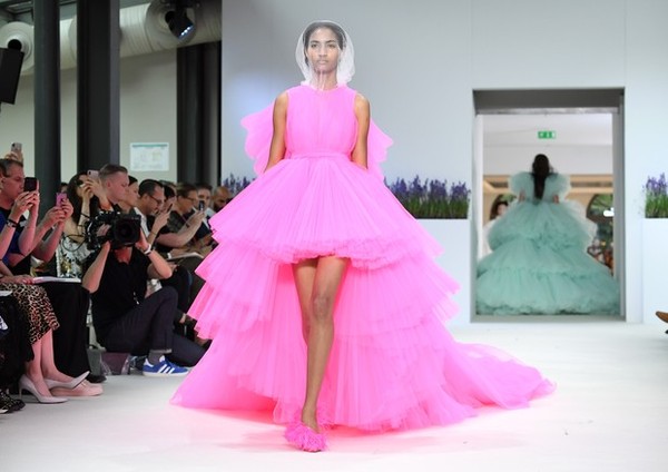 O Impacto de Giambattista Valli no Mercado de Luxo Brasileiro