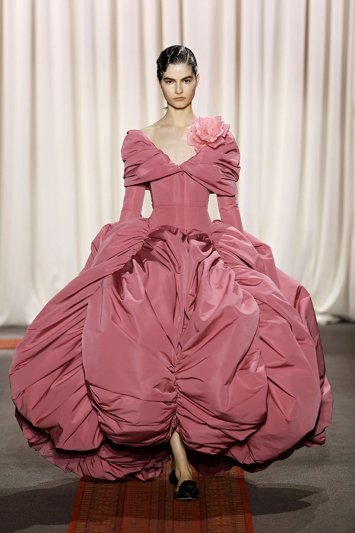 Giambattista Valli: Da Alta Costura às Peças Prontas para Vestir