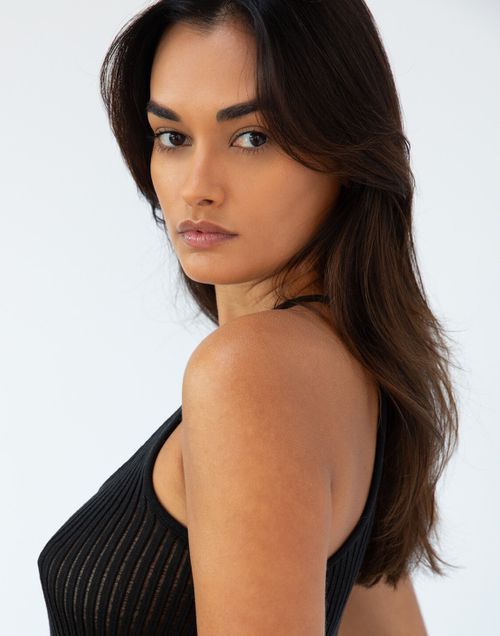 Lifestyle e Influência Digital
4. Gizele Oliveira: Análise do Mercado de Modelos e o Fenômeno 