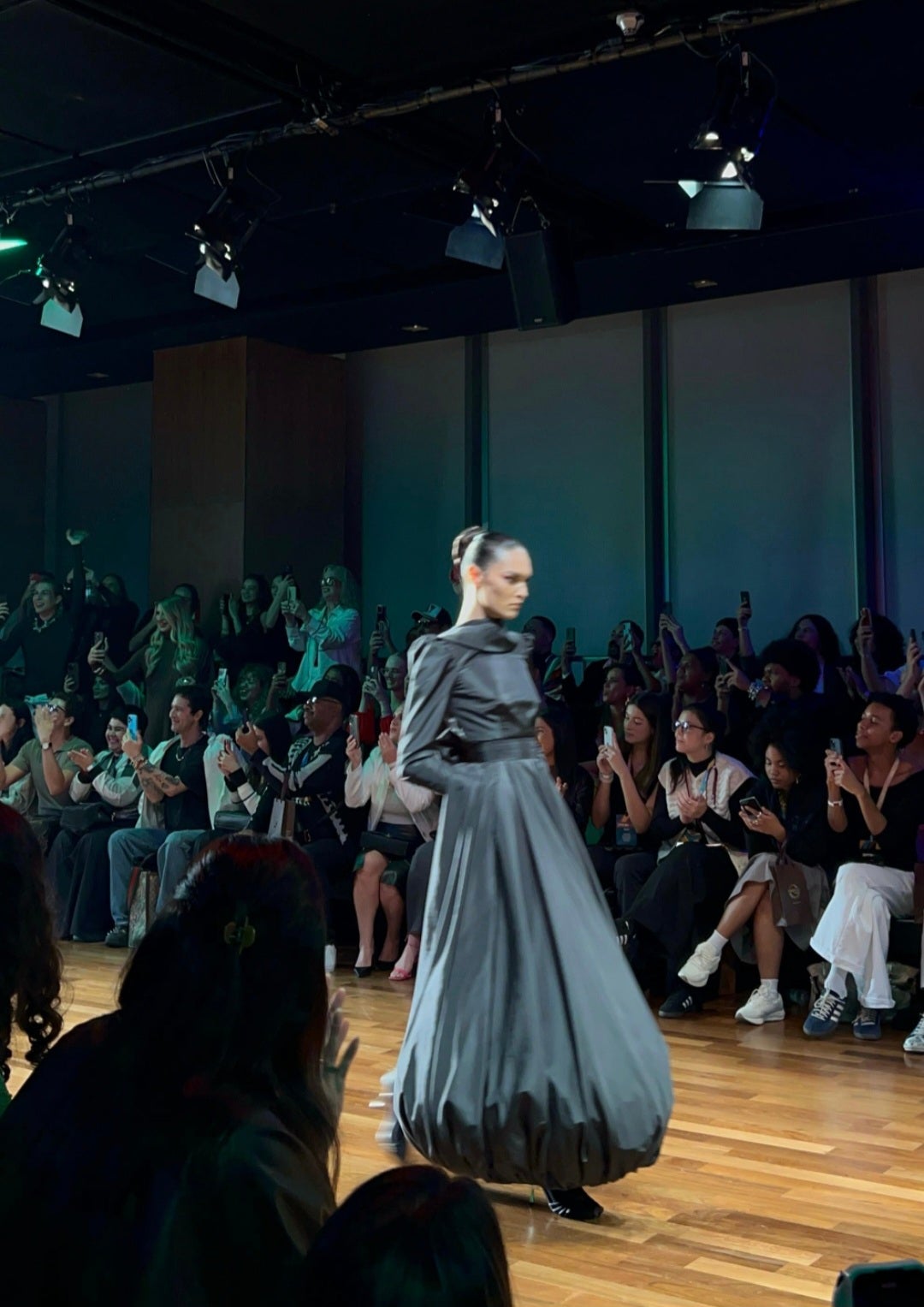 Marcas que Apostam no Conceito de Glamour: Uma Análise de Mercado