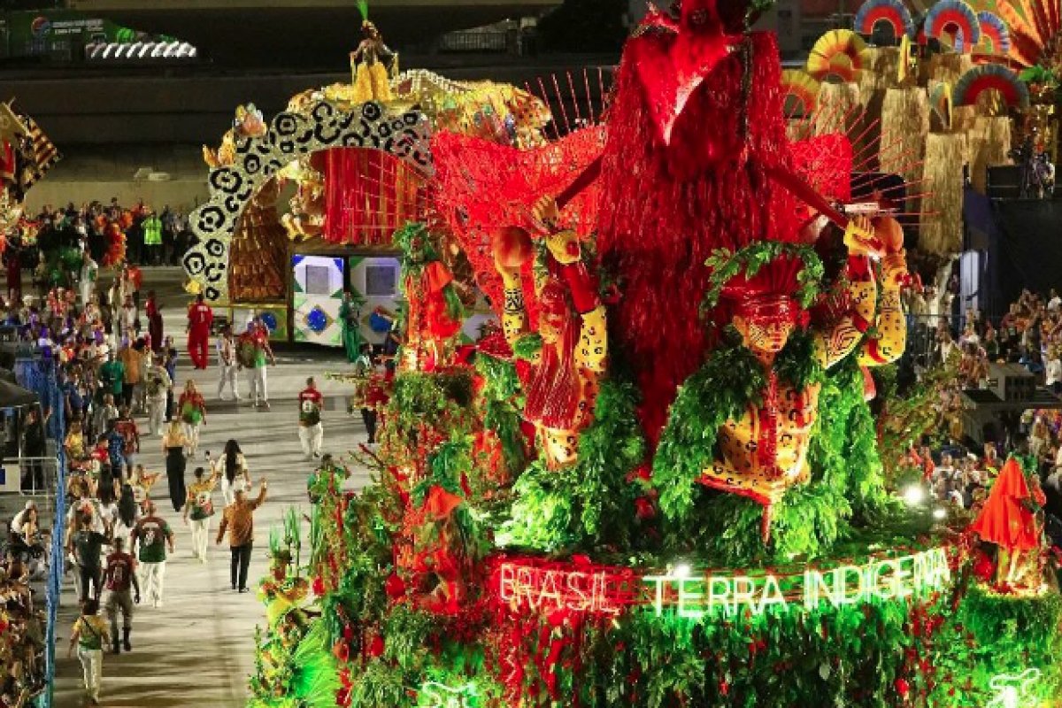 grande rio fantasias