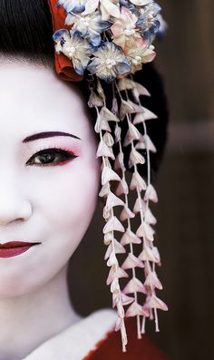 Hon-Geisha: A Surpreendente Origem Masculina das Gueixas no Século XVIII