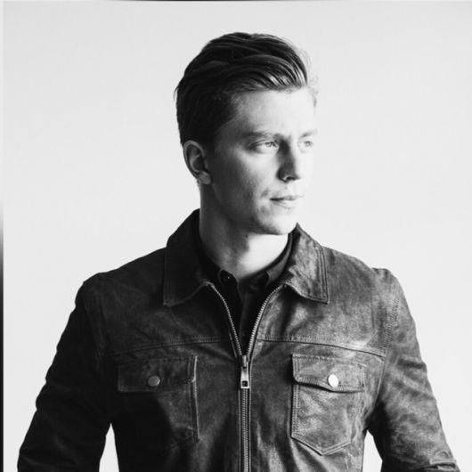 Corte Side Part Masculino: Inspiração em Gustavo Bertoni e Outros Artistas