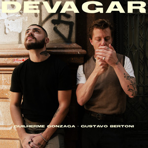 A Evolução do Visual de Gustavo Bertoni: Da Scalene aos Projetos Solo