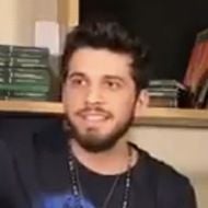 A Evolução do Visual de Gustavo Bertoni: Da Scalene aos Projetos Solo