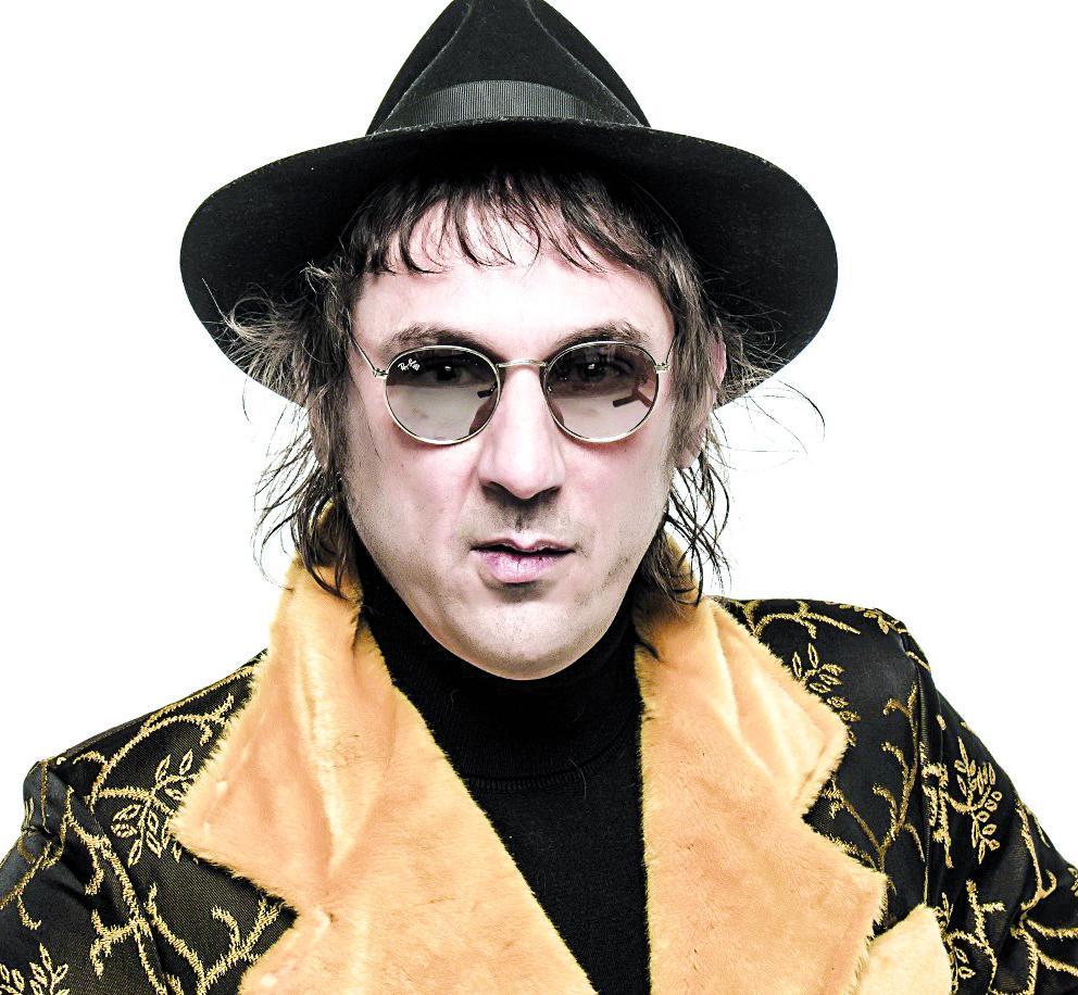 Barba e Cabelo: A Combinação Perfeita no Estilo Rock/Folk de Gustavo Bertoni