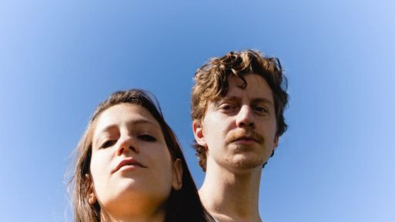 A Evolução do Visual de Gustavo Bertoni: Da Scalene aos Projetos Solo