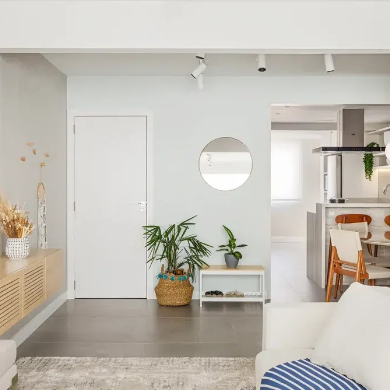 Guia Completo: Como Escolher Cores e Iluminação para um Hall de Banheiro Pequeno; Mobiliário Inteligente: Otimizando o Espaço em Lavabos e Halls Compactos; O Poder dos Espelhos: Dicas para Ampliar Visualmente seu Hall de Banheiro; Decoração Minimalista: Plantas e Detalhes Essenciais para Halls de Banheiro Pequenos; Portas de Correr e Sanfonadas: A Solução Ideal para Banheiros com Pouco Espaço