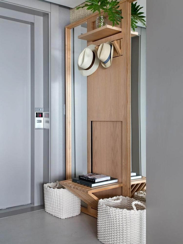 Guia Completo: Como Escolher Cores e Iluminação para um Hall de Banheiro Pequeno; Mobiliário Inteligente: Otimizando o Espaço em Lavabos e Halls Compactos; O Poder dos Espelhos: Dicas para Ampliar Visualmente seu Hall de Banheiro; Decoração Minimalista: Plantas e Detalhes Essenciais para Halls de Banheiro Pequenos; Portas de Correr e Sanfonadas: A Solução Ideal para Banheiros com Pouco Espaço