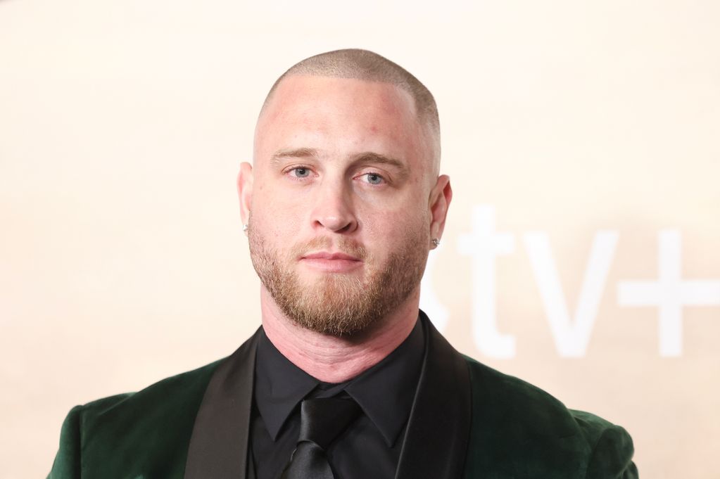 Hank Azaria: Vozes Icônicas e o Signo de Touro