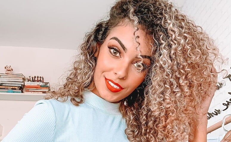 Mel e Babosa: A Dupla Perfeita para Cabelos Ressecados