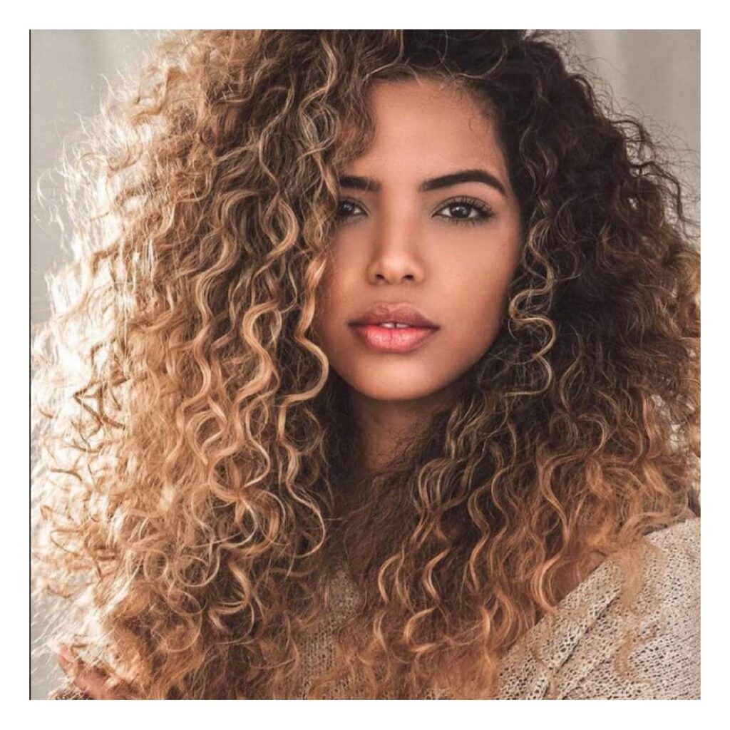 hidratação para cabelos cacheados com luzes